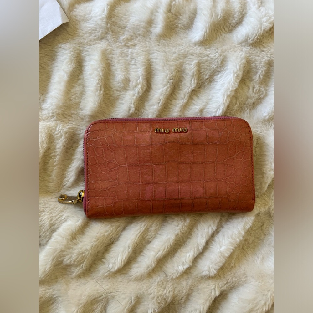 Mui Mui wallet with COA in rose pink